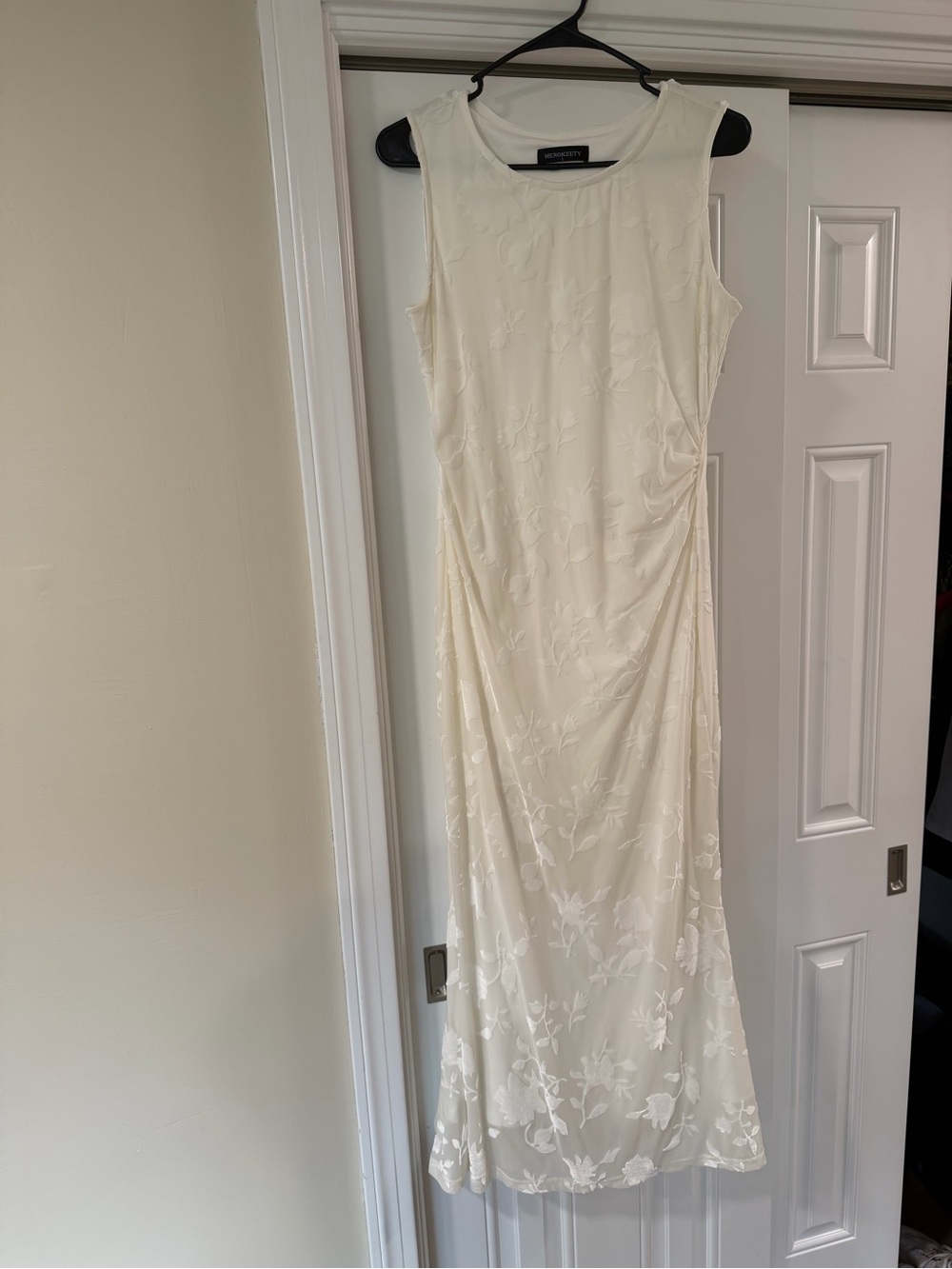Antonio Melani Ivory Sleeveless Floral Sheath Dress